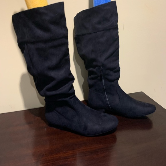 Women Flat Black Suede 9.5 - Picture 2 of 3